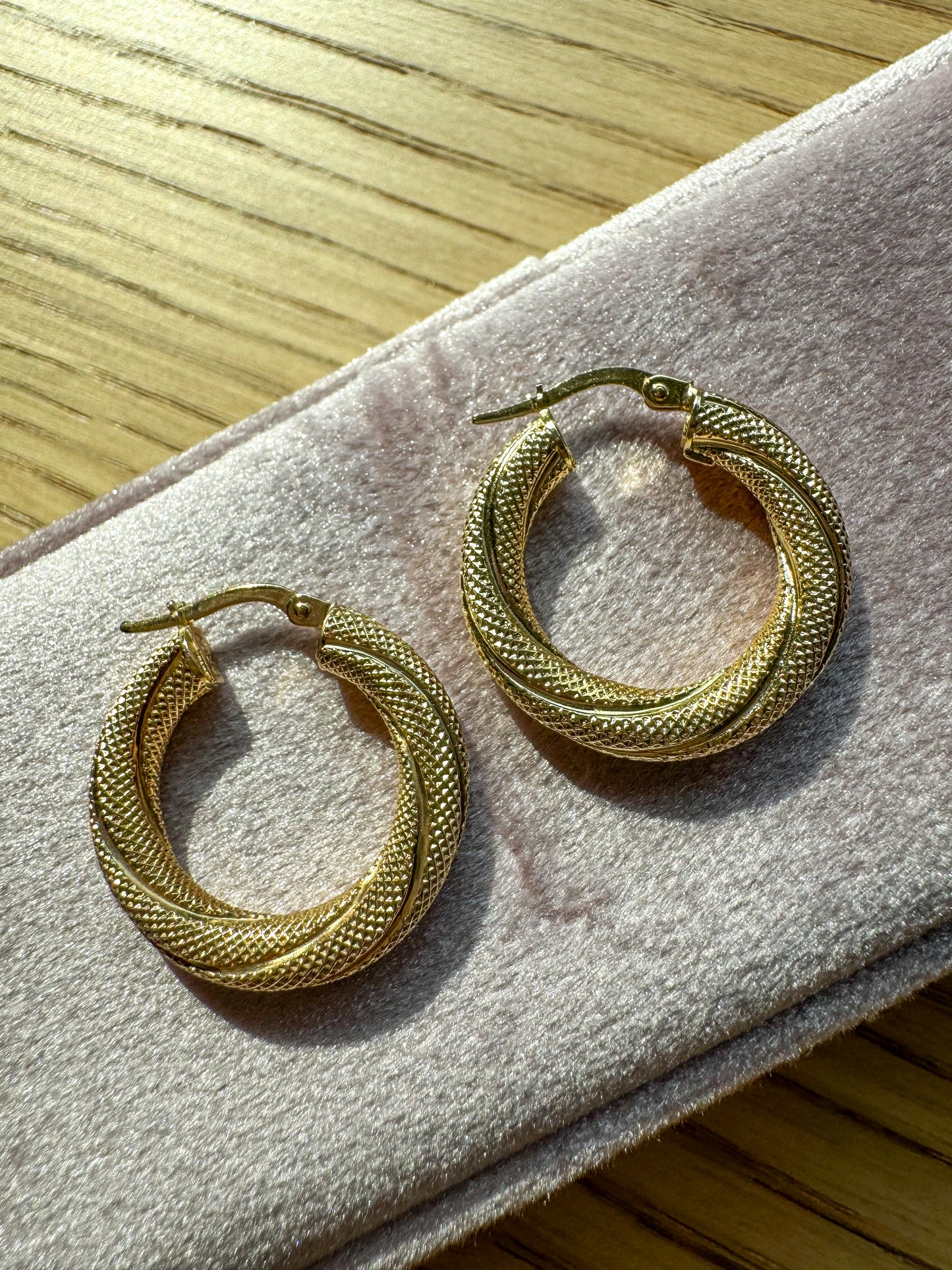 14K Unoaerre Textured Hoops