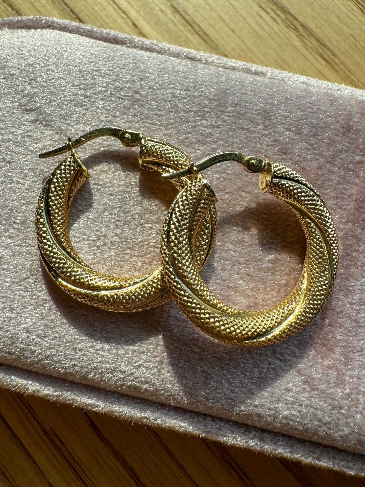 14K Unoaerre Textured Hoops