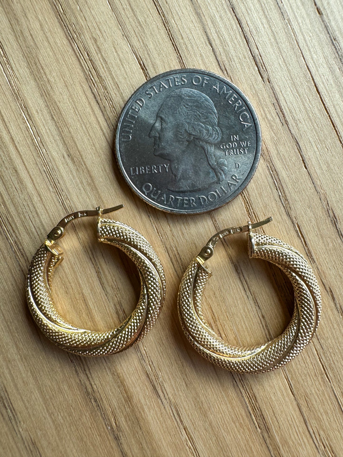 14K Unoaerre Textured Hoops