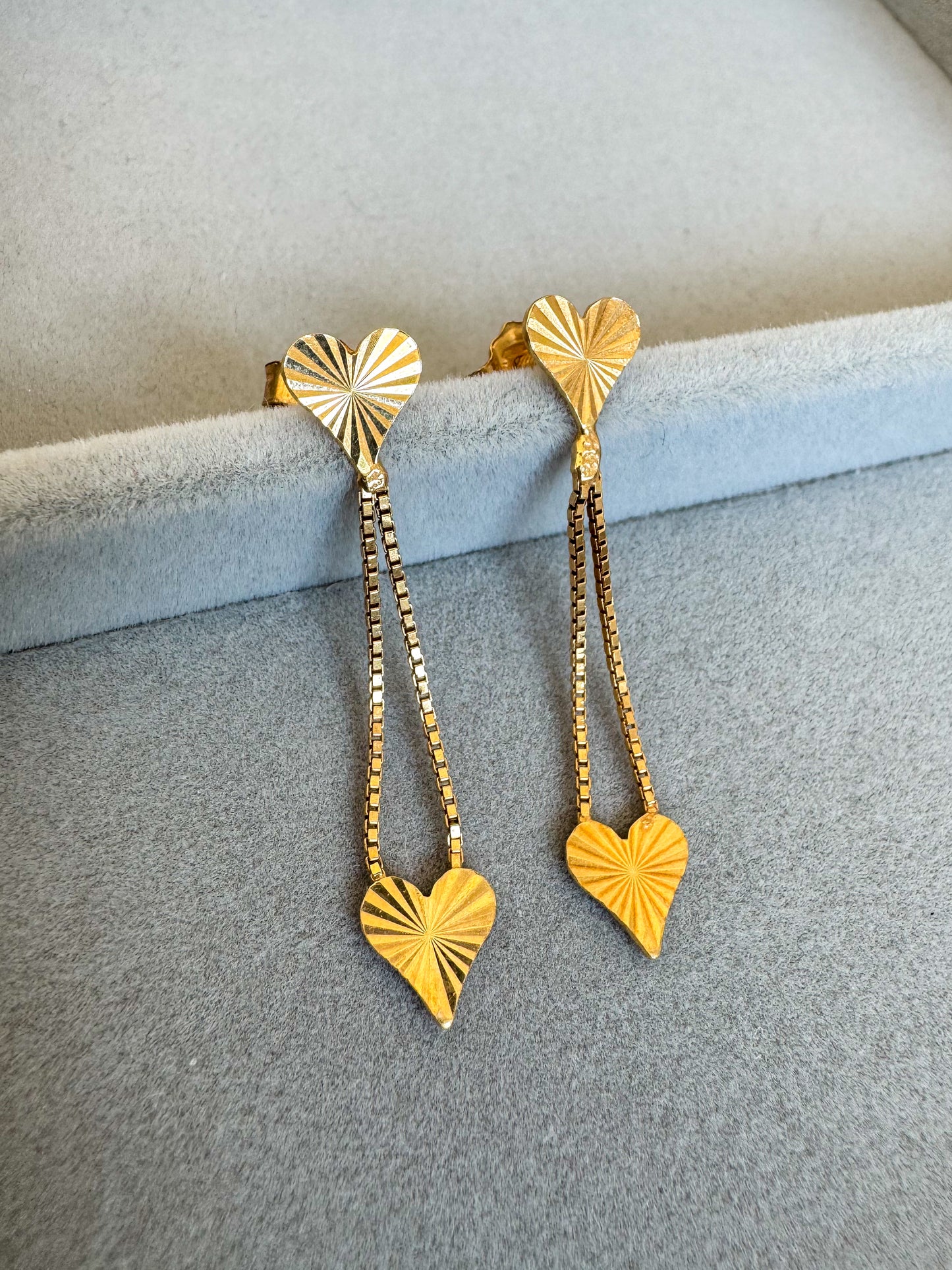 Vintage 18K Engine Turned Heart Dangle Earrings