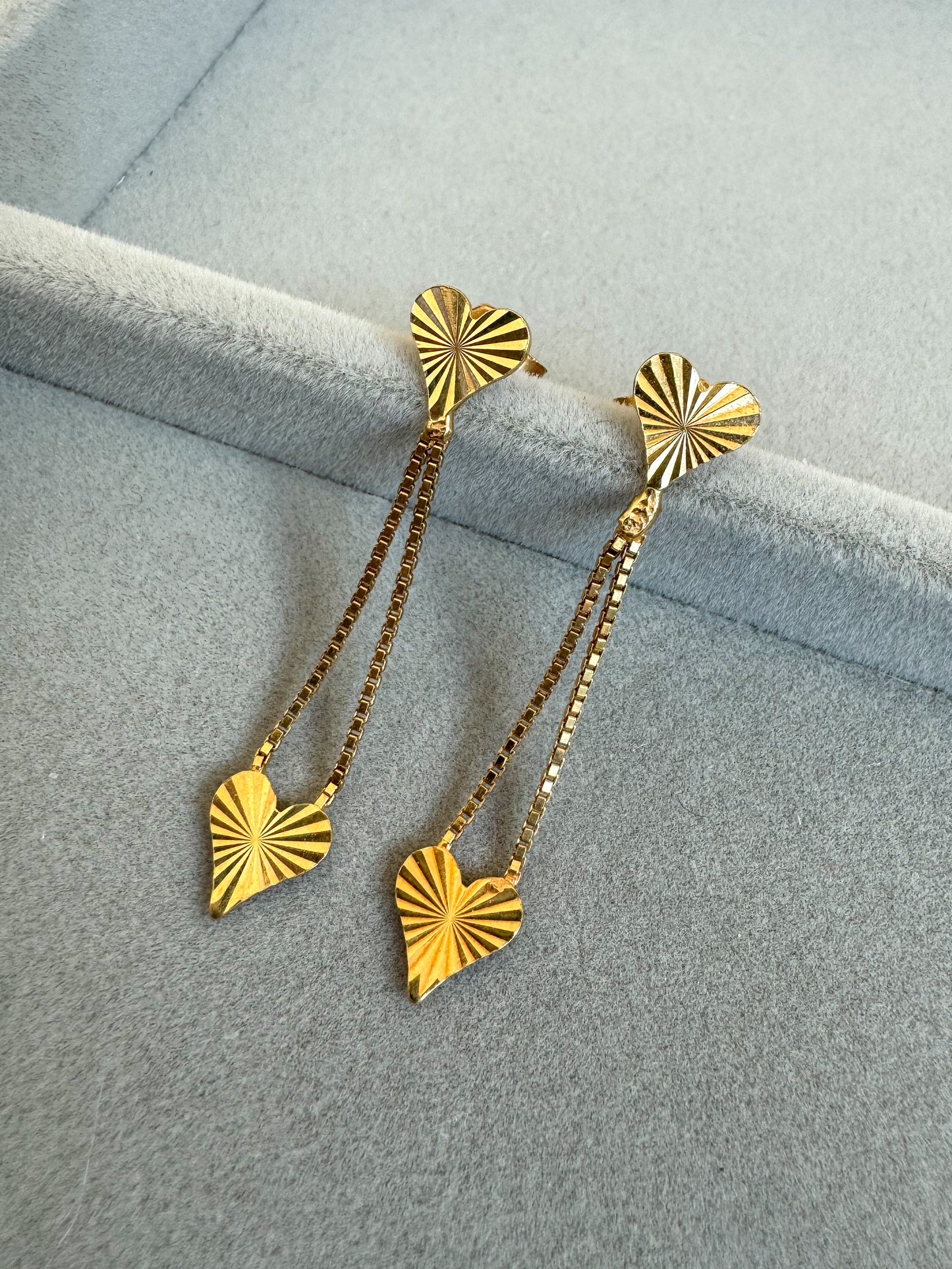 Vintage 18K Engine Turned Heart Dangle Earrings