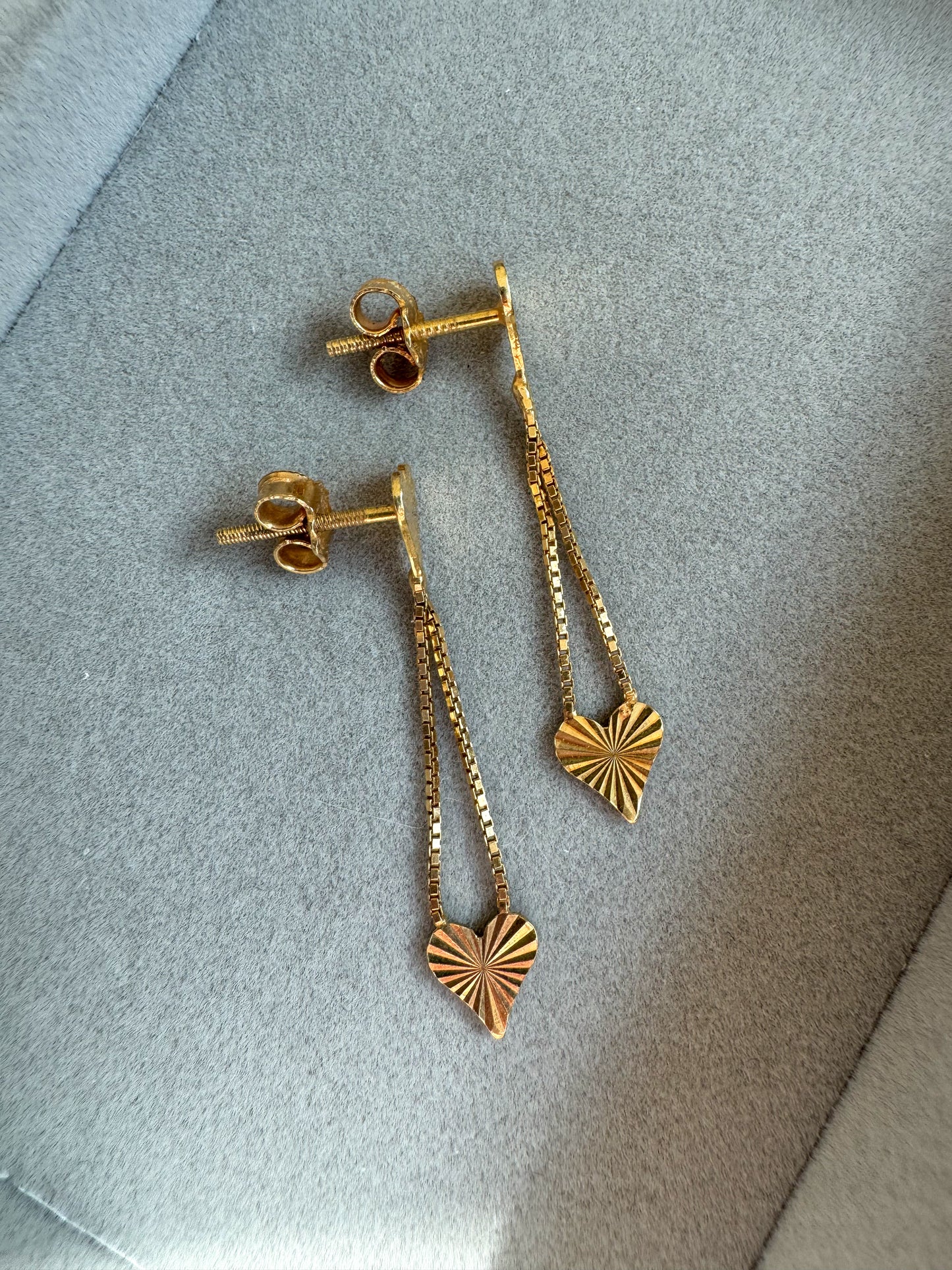 Vintage 18K Engine Turned Heart Dangle Earrings