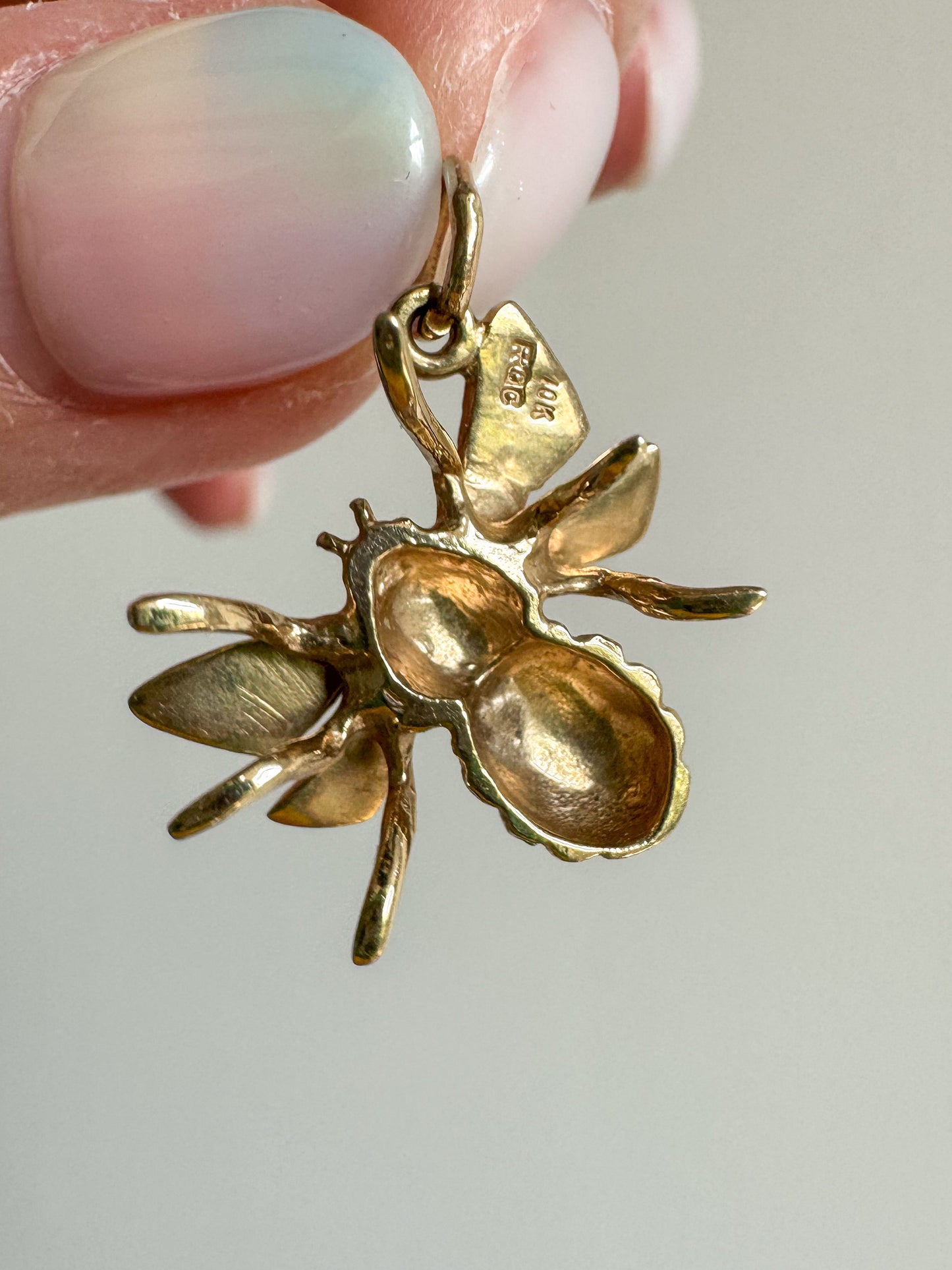 Vintage 10K Gold Bee Charm