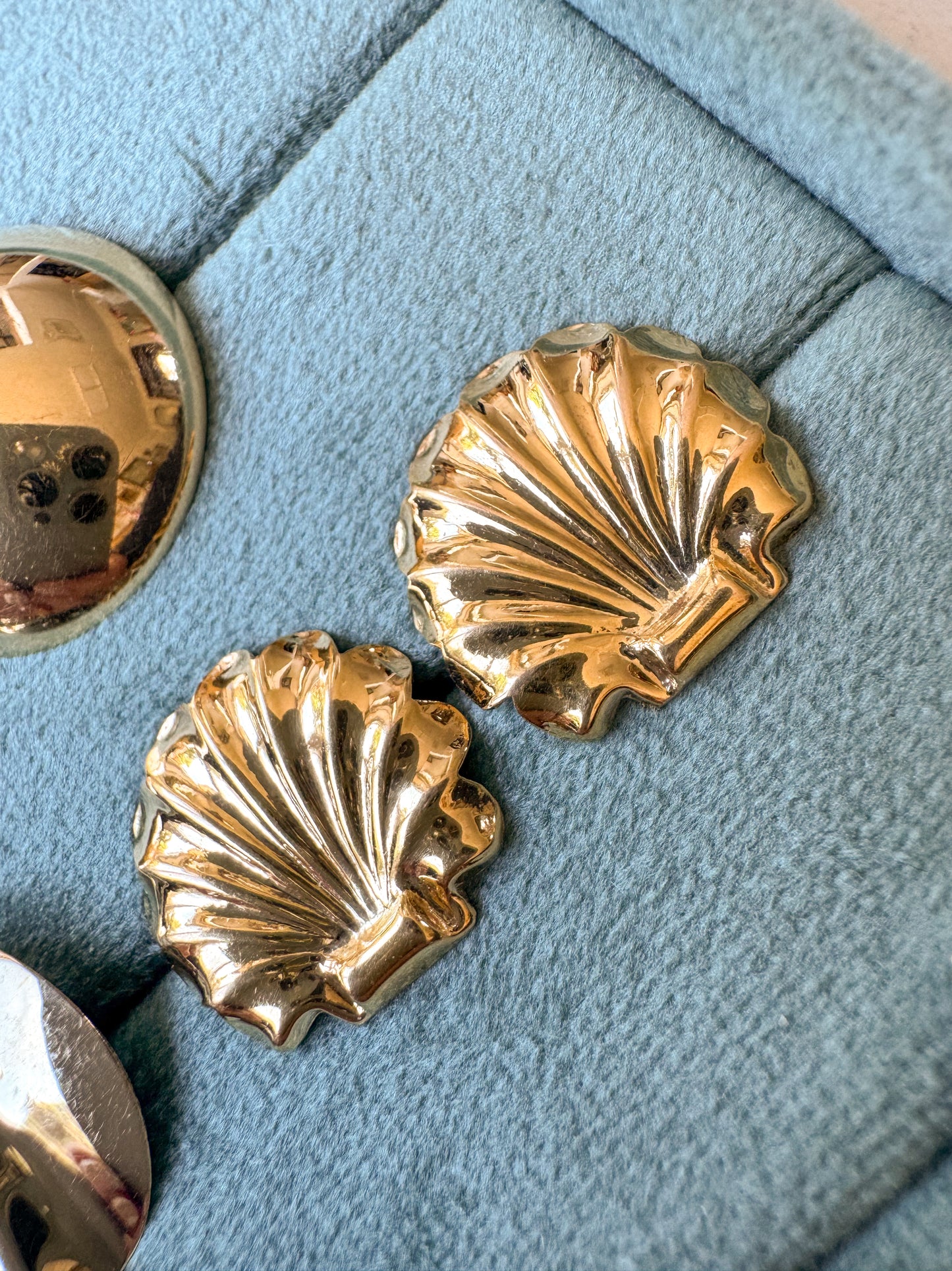 Vintage 18K Gold Seashell Statement Studs