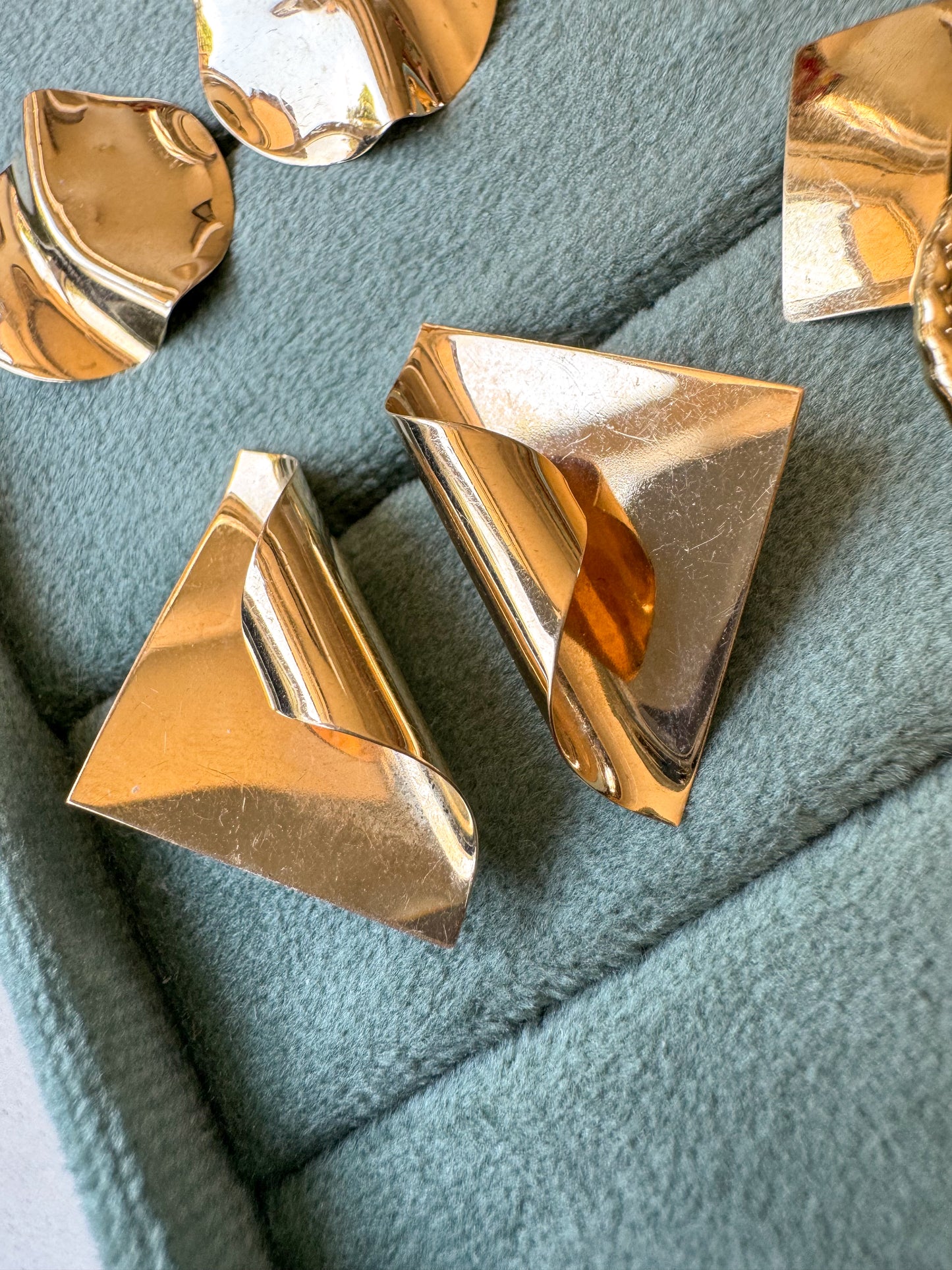 Vintage 14K Gold Triangular Curled Earrings