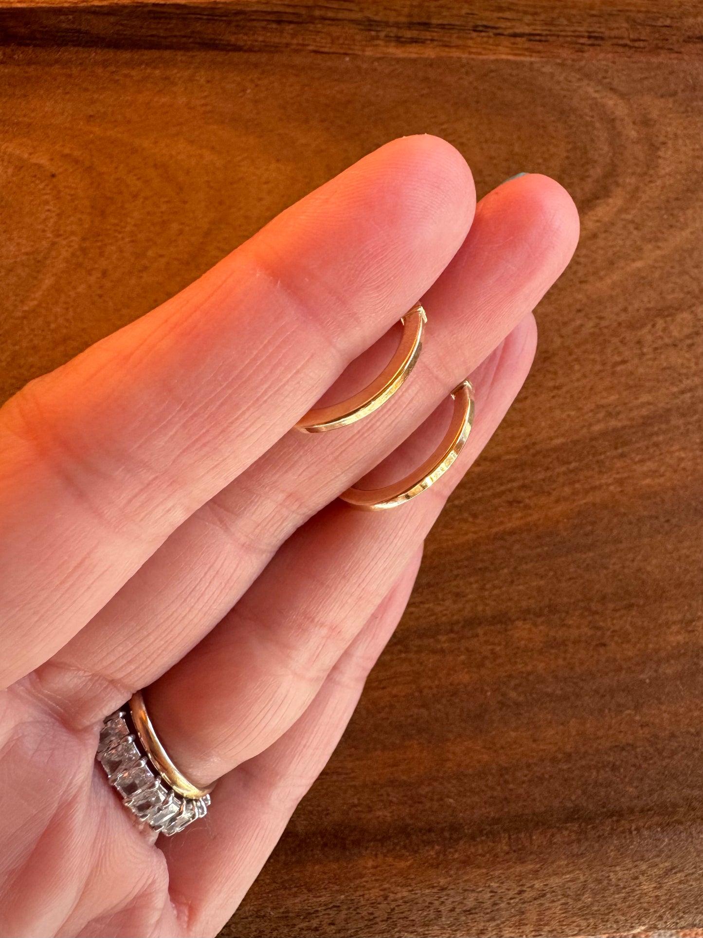 14K Oval Hoop Earrings