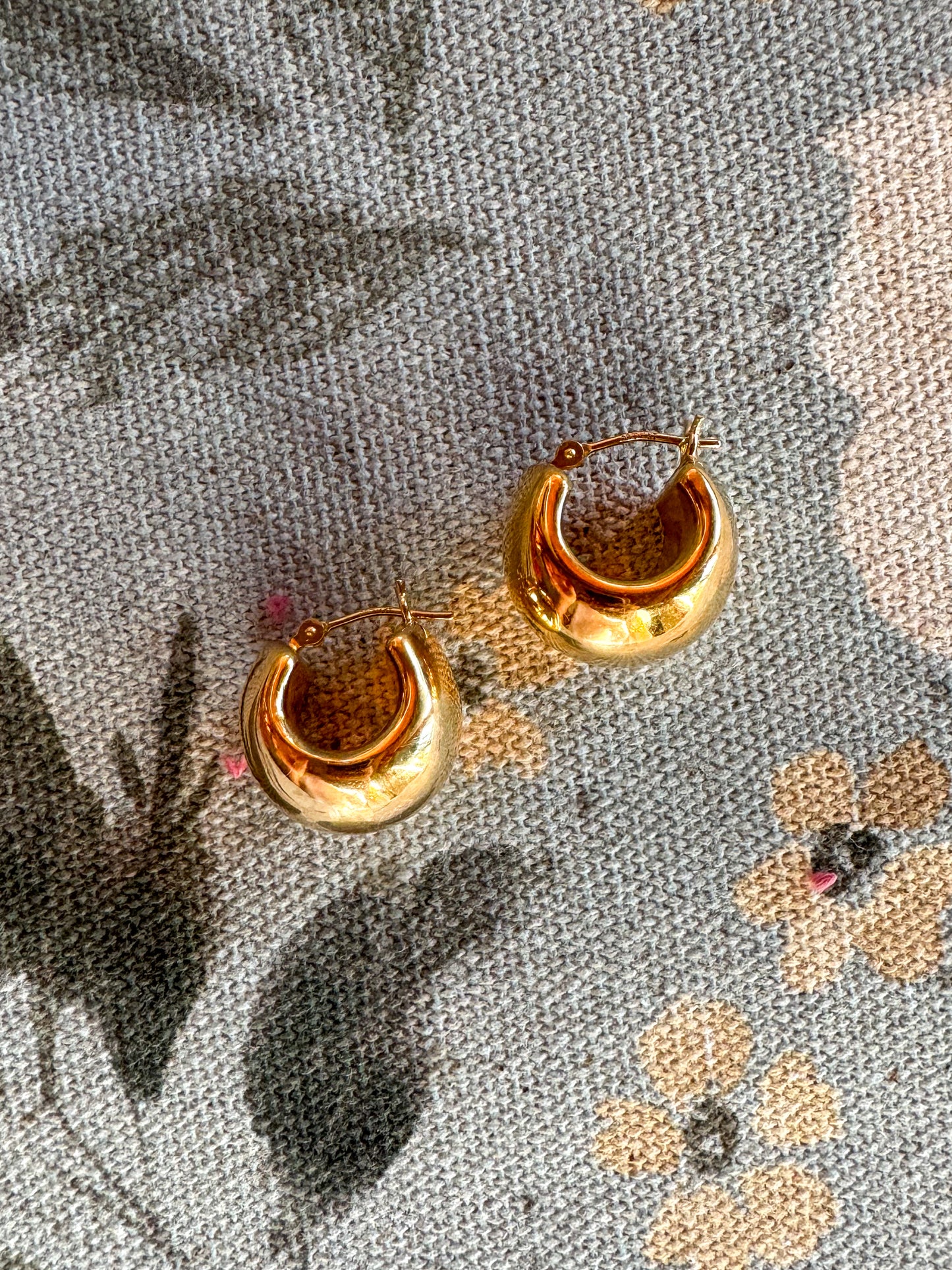 Vintage 14K Bubble Huggies