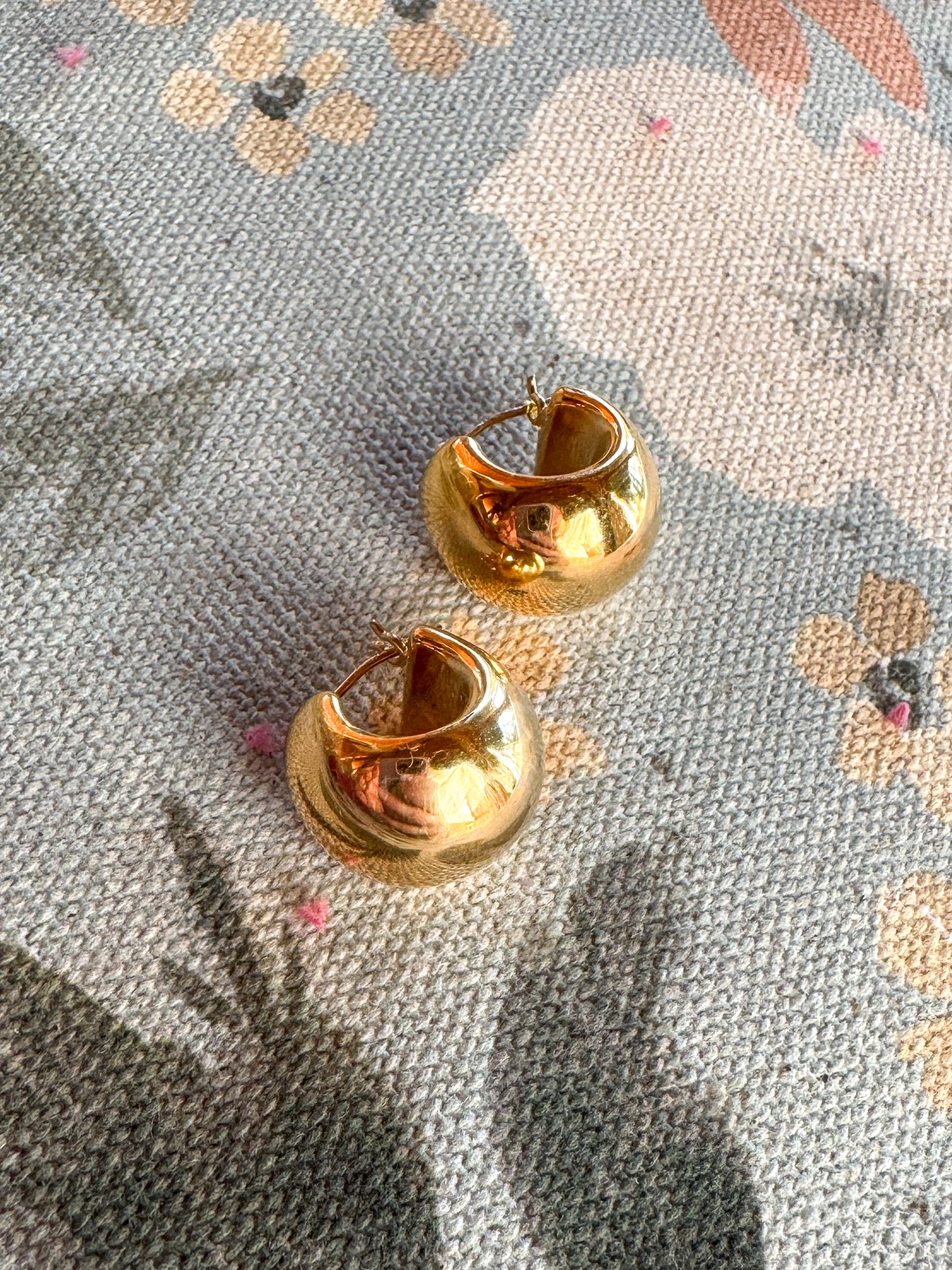 Vintage 14K Bubble Huggies