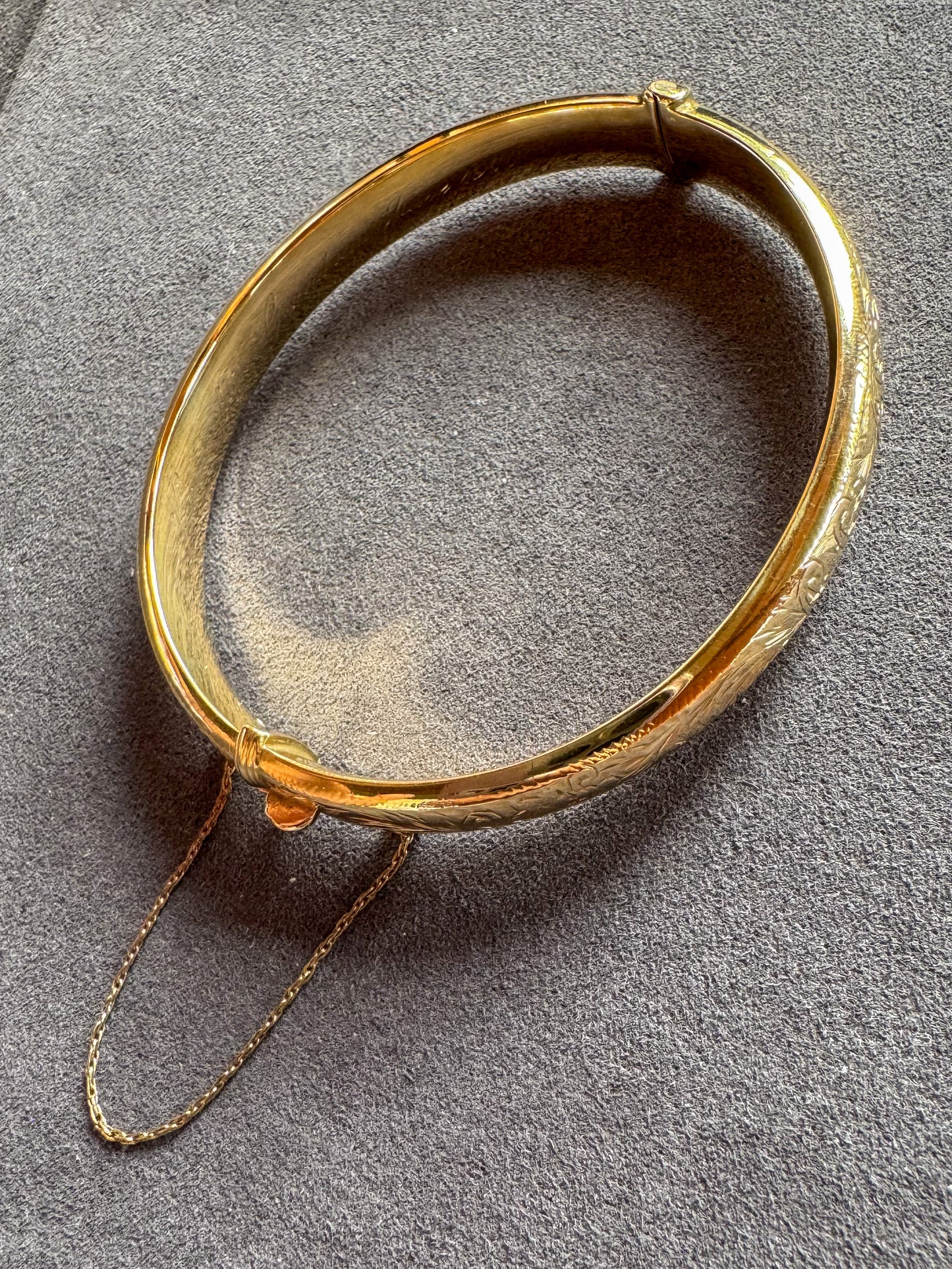 Vintage 9K Hand Engraved Bangle Bracelet