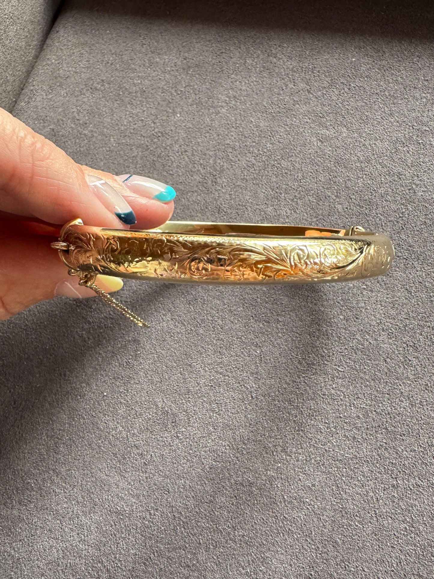 Vintage 9K Hand Engraved Bangle Bracelet