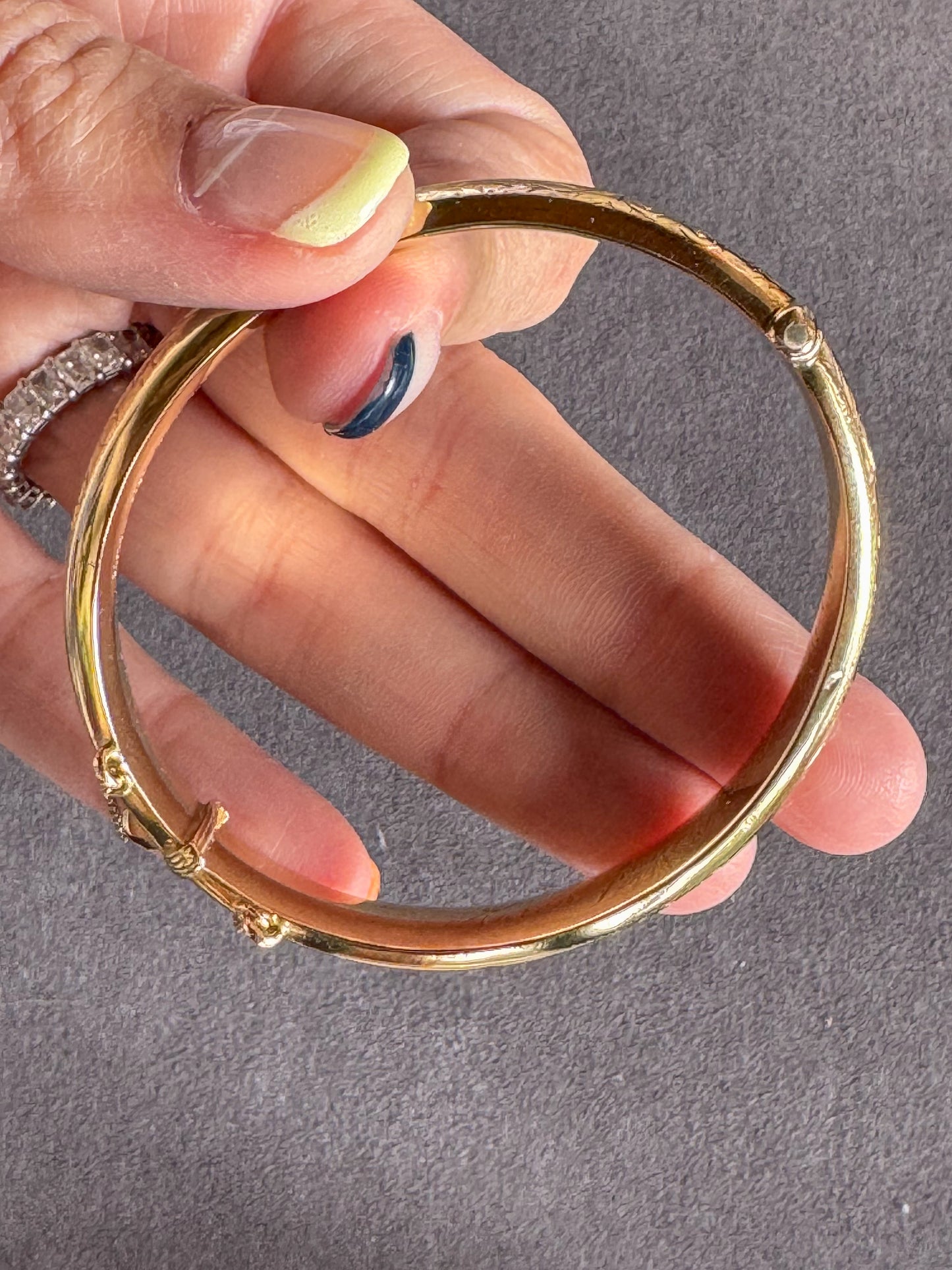 Vintage 9K Hand Engraved Bangle Bracelet