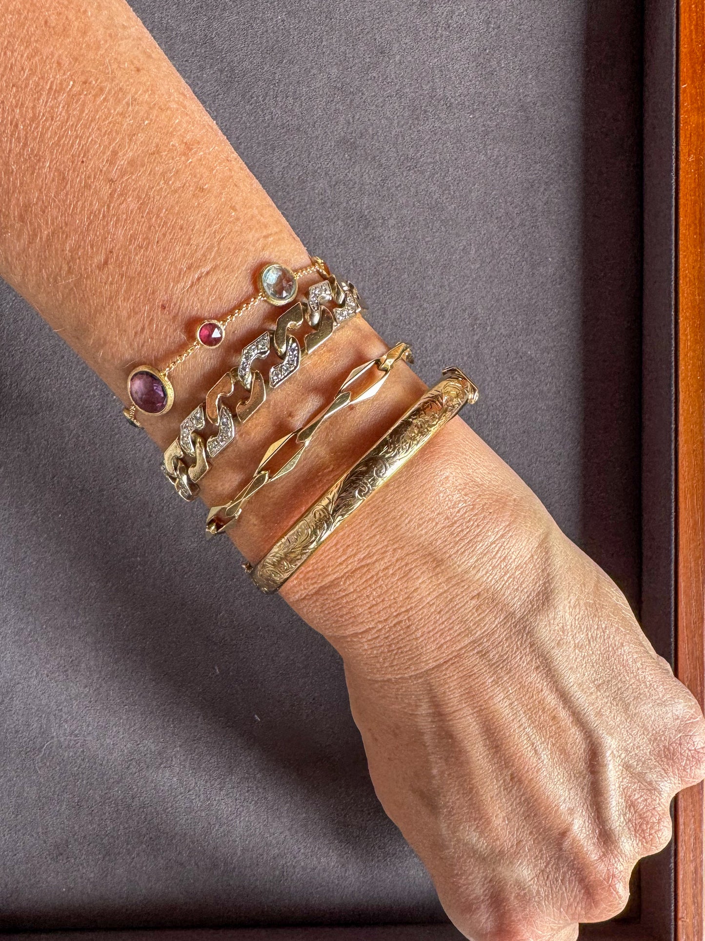 Vintage 9K Hand Engraved Bangle Bracelet