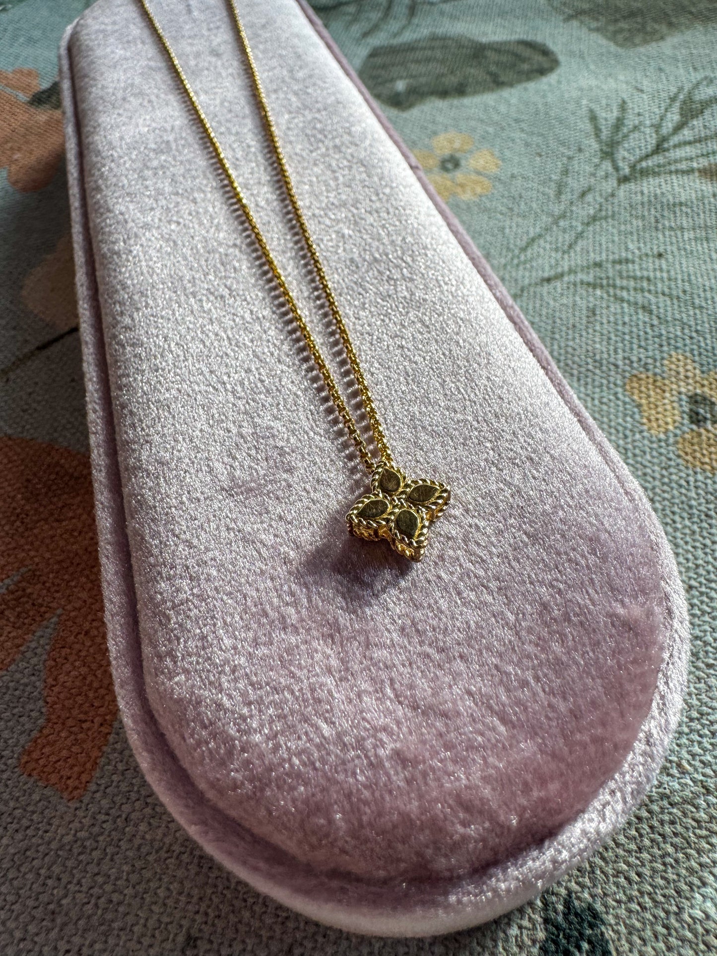 Pre-Loved 18K Roberto Coin Medium Princess Flower Necklace