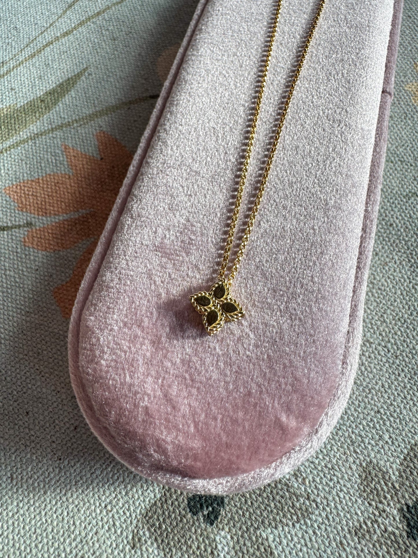 Pre-Loved 18K Roberto Coin Medium Princess Flower Necklace