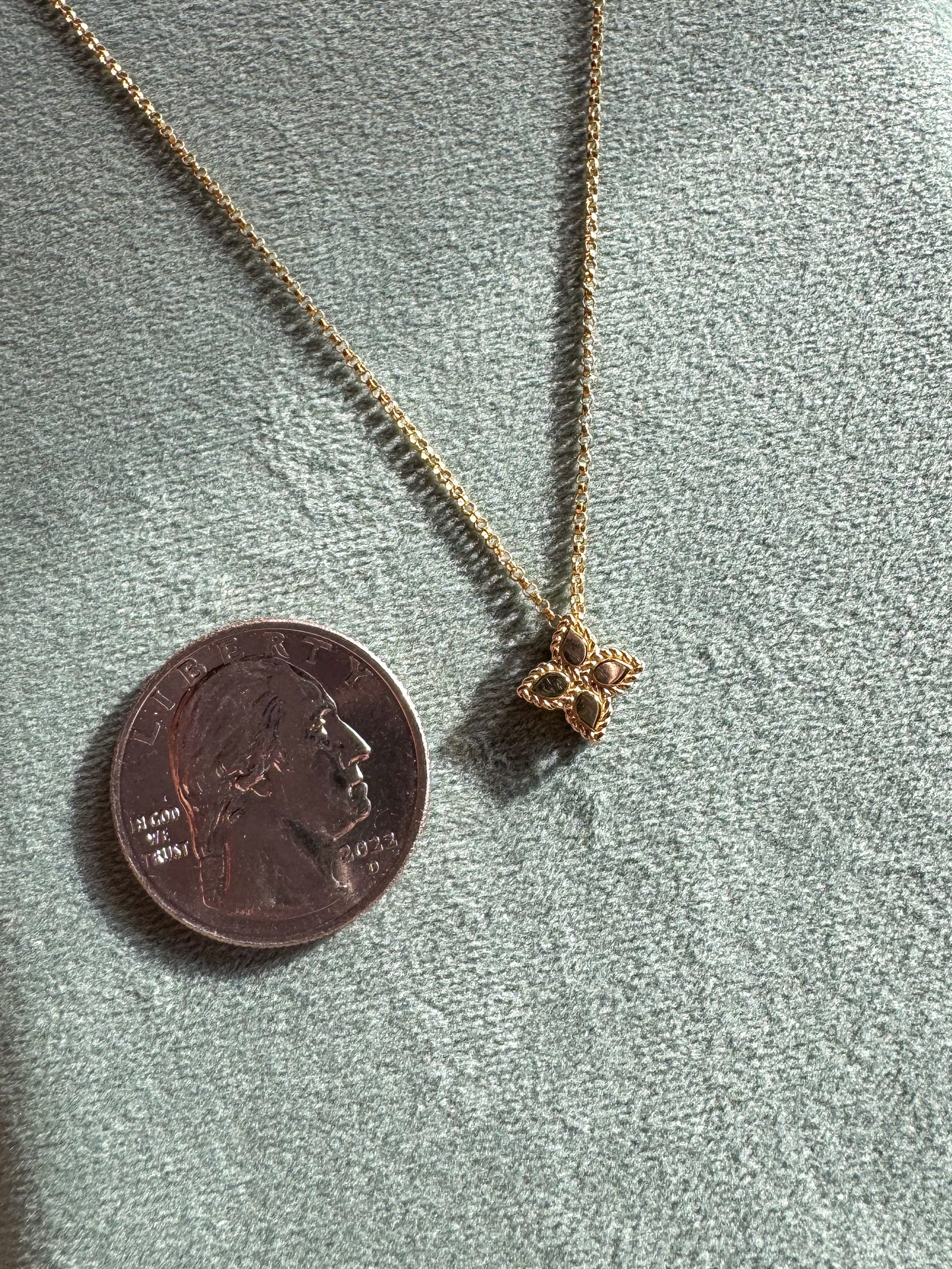 Pre-Loved 18K Roberto Coin Medium Princess Flower Necklace