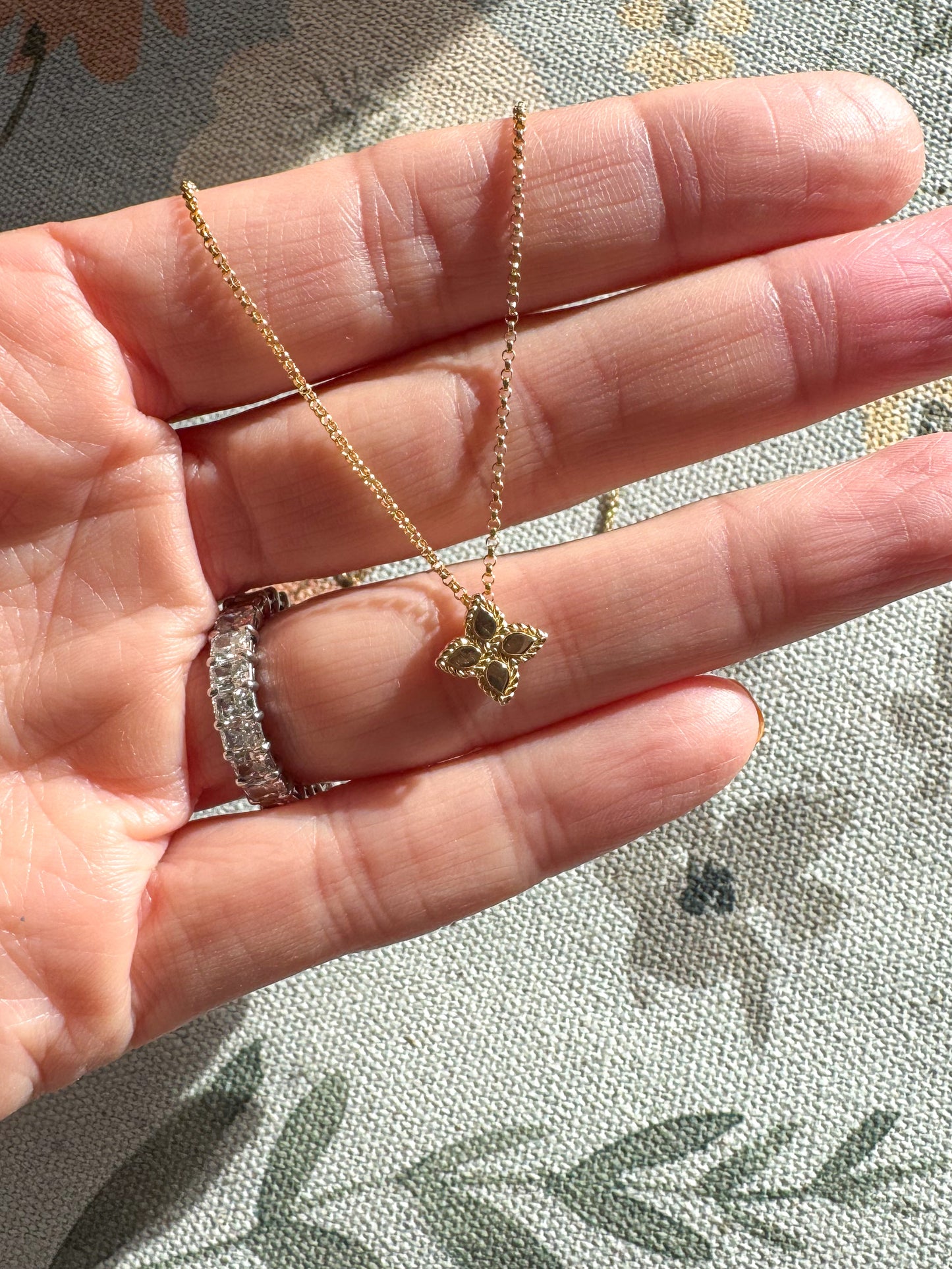 Pre-Loved 18K Roberto Coin Medium Princess Flower Necklace