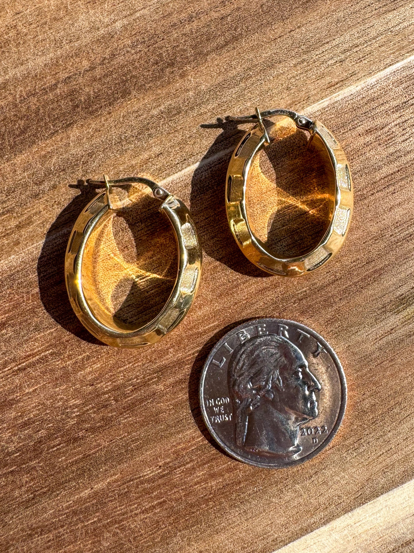 14K Checker Pattern Oval Hoops