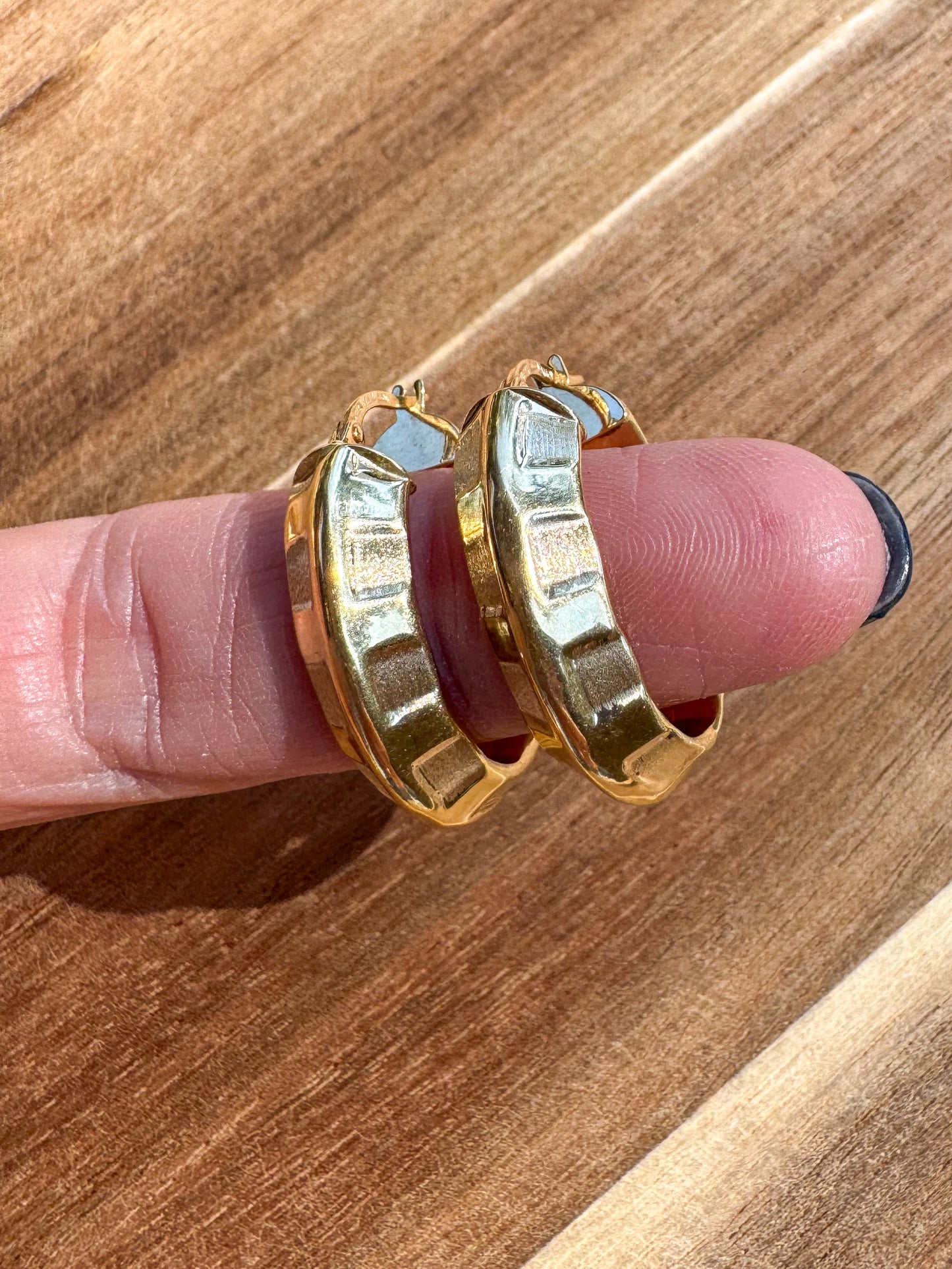 14K Checker Pattern Oval Hoops