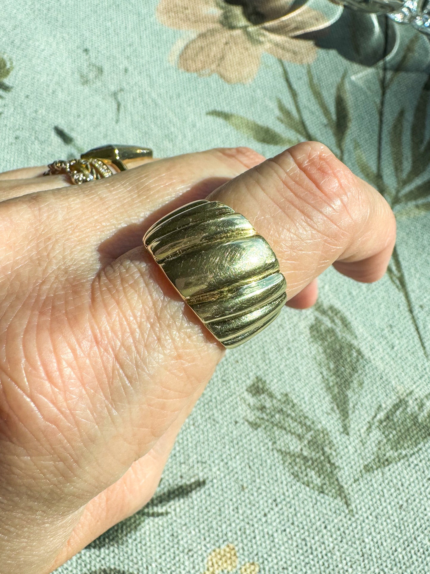 14K Scalloped Statement Ring